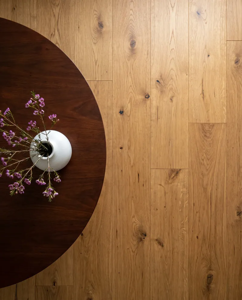 Detalle de duela de madera. Suministro e instalación de Luis Llano.